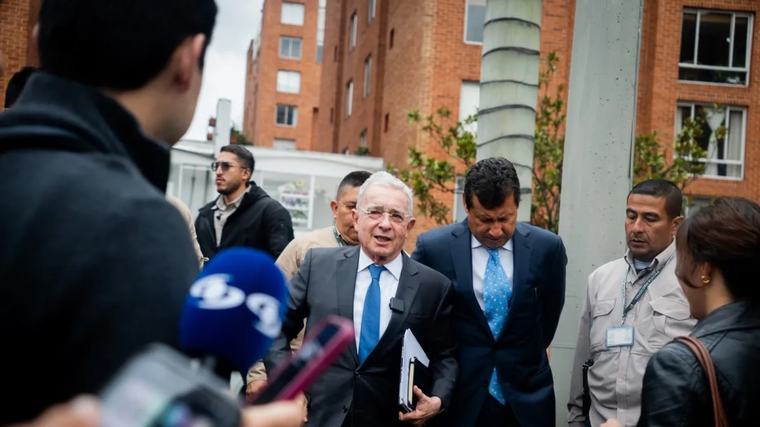El Aro y La Granja: Fiscalía tomó declaraciones del papá y hermano de Juan Guillermo Monsalve por caso contra Álvaro Uribe