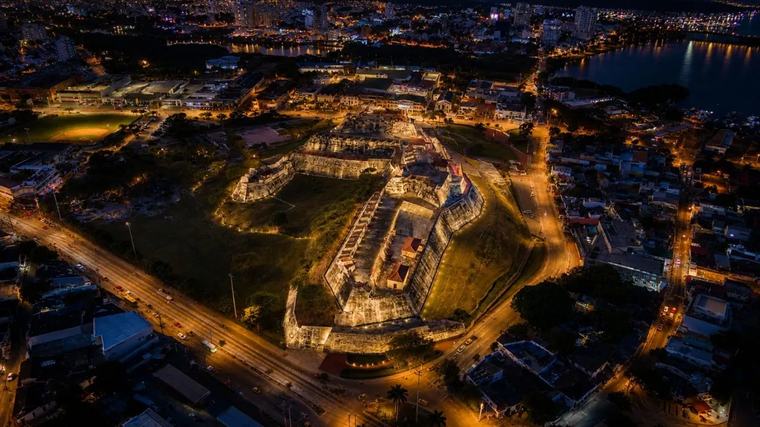 El Castillo de San Felipe en Cartagena se ilumina para traerle más visitantes y recursos a la nación: el monumento nacional ya ha recibido eventos