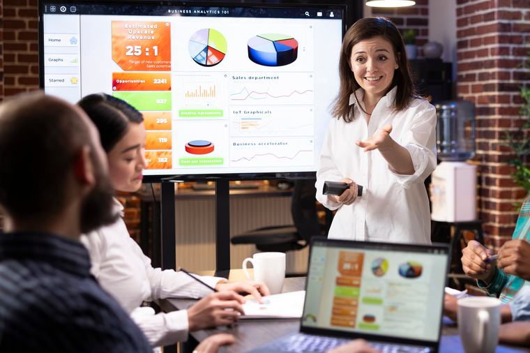 CAF busca startups que desarrollen soluciones financieras para mayores de 50 años