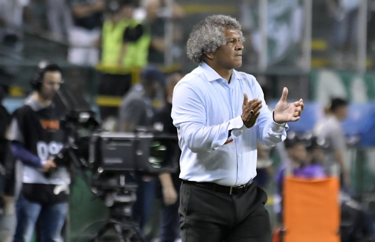 Millonarios hace oficial el regreso de Alberto Gamero tras la salida de Fabián Bustos