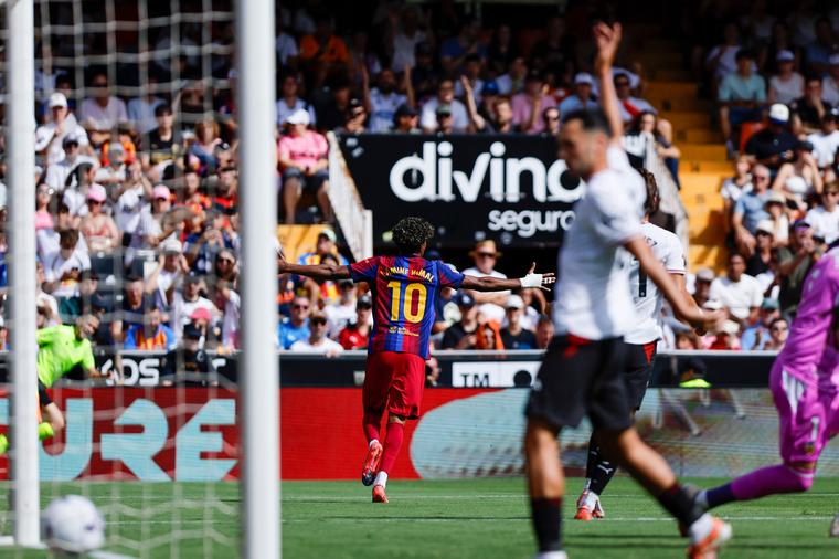 Valencia 0, FC Barcelona 5: otra exhibición goleadora de los azulgranas, que ya son líderes en solitario