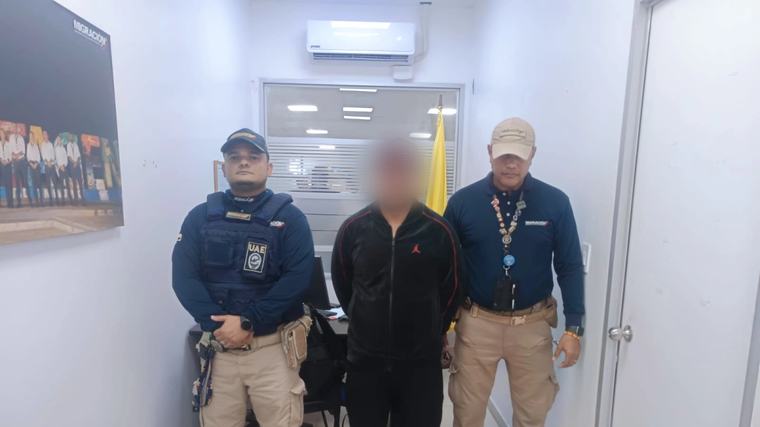 Migración Colombia capturó en el Aeropuerto de Cartagena a un ciudadano peruano requerido con Circular Roja de la Interpol