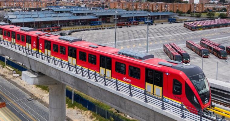 Dos trenes del Metro recorrieron juntos el viaducto de la Línea 1 durante pruebas