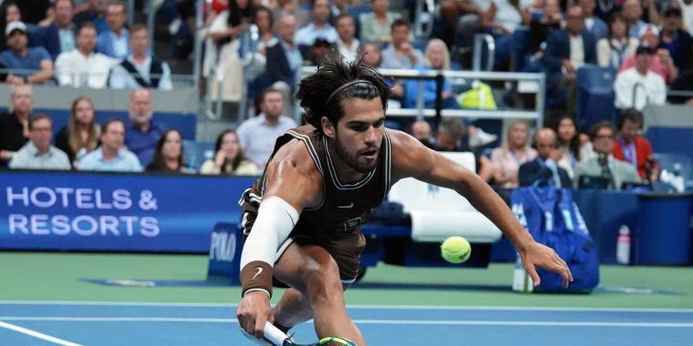Carlos Alcaraz sufrió un susto en el US Open, pero sigue con la defensa del título