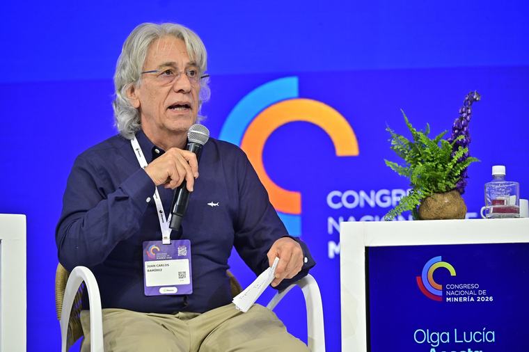 “El déficit fiscal es explosivo; habría riesgos de deuda del 70 % del PIB”: Carf