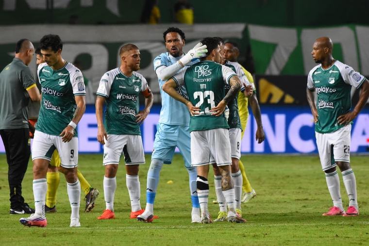 Jugador del Deportivo Cali, que estaba con su familia, fue intimidado por aficionados; la institución rechazó ese acto de violencia