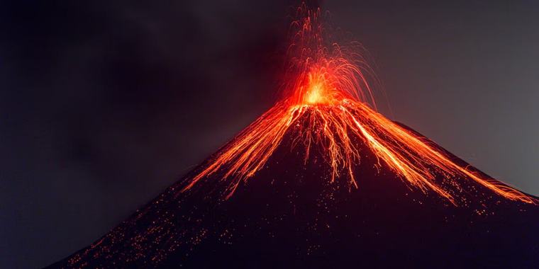 Anak Krakatoa mantiene en alerta a Indonesia: expertos advierten posibles erupciones