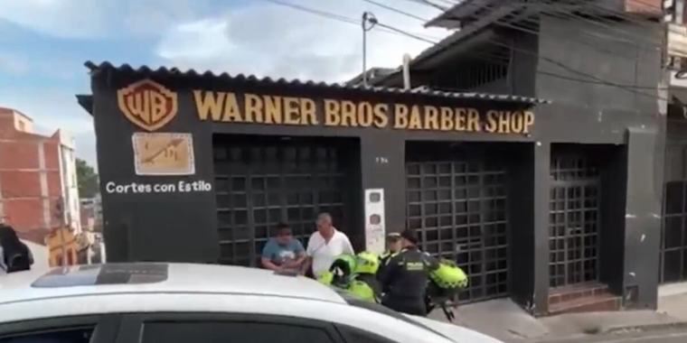 Sicario con el rostro cubierto baleó a un hombre dentro de una barbería en Piedecuesta