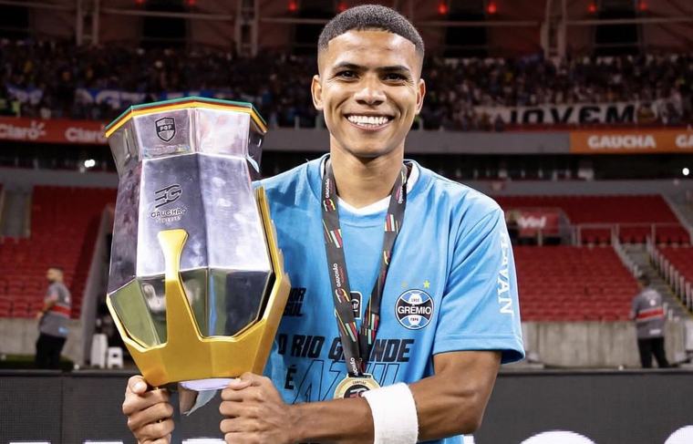 Un estafador se hizo pasar por el técnico del Gremio y le sacó 22 mil reales al colombiano José Enamorado