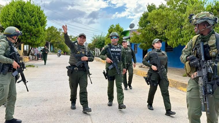 Director de la Policía llegó a Norosí, sur de Bolívar, tras el ataque con drones que dejó 15 uniformados heridos