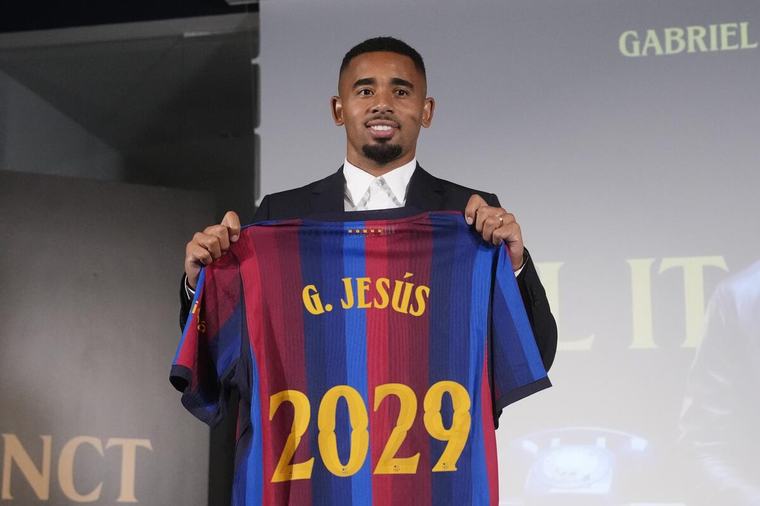Barcelona anunció a Gabriel Jesús tras la imposibilidad de fichar a Julián Álvarez