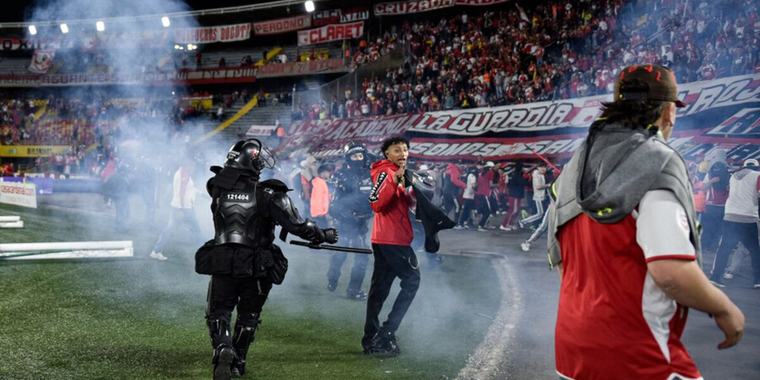 Oficial: Sanciones de Dimayor contra Santa Fe y América tras desmanes de hinchas en El Campín