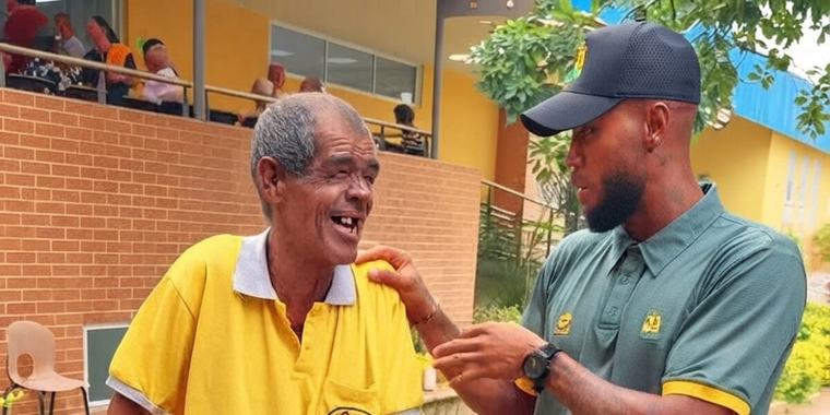 Atlético Bucaramanga llevó alegría al Asilo San Rafael y ahora llevará a los abuelos al Américo Montanini
