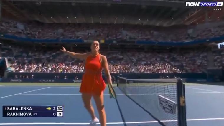 Insólito: Aryna Sabalenka, la número 1 del tenis, paró su partido del US Open por un fuerte olor a marihuana que se sintió dentro de la cancha