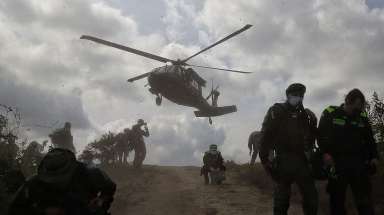 Una juez suspende los bombardeos en zonas donde estén menores reclutados por grupos ilegales