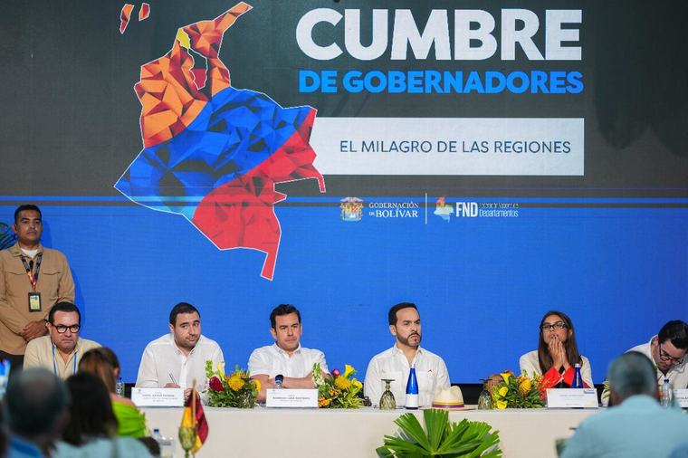 De la Espriella volcó al Estado hacia una descentralización durante su primer mes de mandato