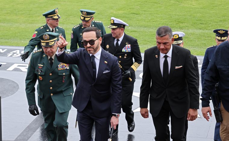 MinDefensa revela que Abelardo De La Espriella lo llama hasta de madrugada para seguir minuto a minuto los bombardeos y operaciones militares