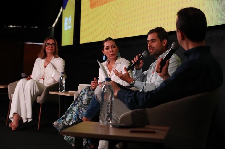 Tecnología e inteligencia artificial clave para la competitividad empresarial según panel del Congreso Fenavi en Cali