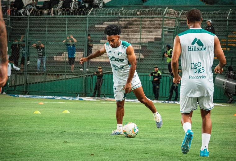 Rafael Dudamel, técnico del Deportivo Cali, denuncia agresión al jugador Johan Martínez en la calle: “Tenían revolver en mano”