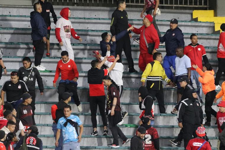 Siguen llegando sanciones para Santa Fe y América por los hechos de violencia en El Campín
