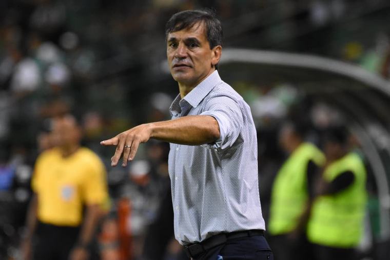 Fabián Bustos habría dejado la dirección técnica de Millonarios en vísperas del clásico capitalino; esto se sabe