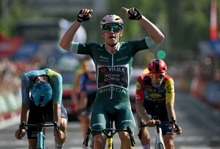 Movimiento en la media montaña: Buitrago, pedalazo a pedalazo en la etapa 15 de la Vuelta a España