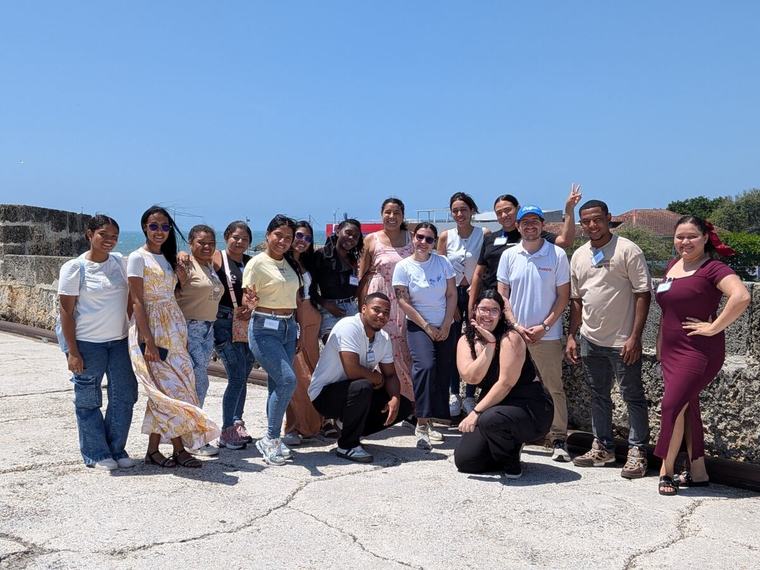 Jóvenes de Bogotá, Medellín y Cartagena podrán formarse gratis con 400 nuevas becas