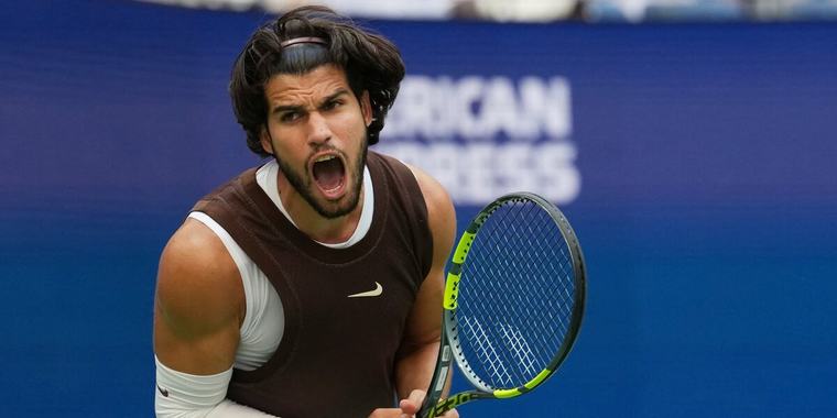 Carlos Alcaraz continúa imbatible en el US Open en su defensa del título