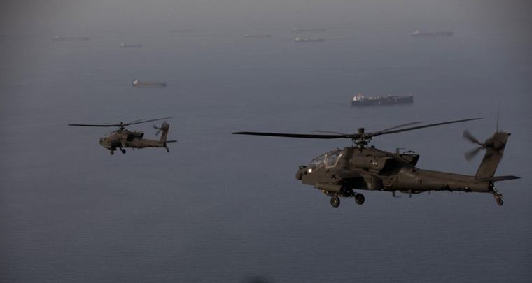 Irán responde al ataque de EE.UU.: disparó misiles a seis barcos en el estrecho de Ormuz